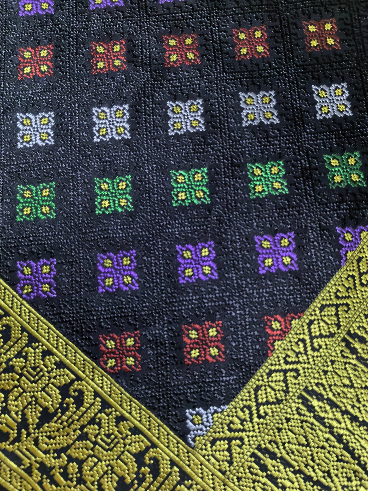 Kain Tenunan Brunei Sipugut - Gambar 3